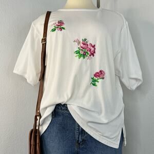 Vintage Rose Flower Embroidered T-Shirt White Oversized Large Cottagecore